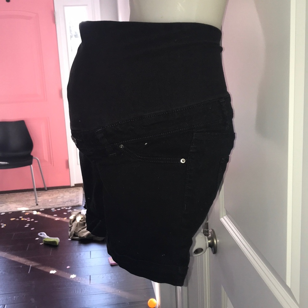 Maternity cuffed shorts